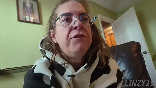 Linzy 19 online show from 5, 12, 2025