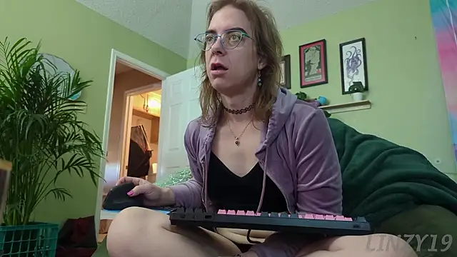 Linzy 19 online show from 14, 1, 2026