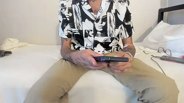 Snapshot of RoosterWabbit chatting on 24, 9, 2025 RoosterWabbit online show from 24, 9, 2025