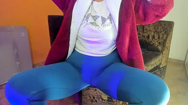 Snapshot of daleska_ayala_1 chatting on 18, 12, 2024 daleska ayala 1 online show from 18, 12, 2024
