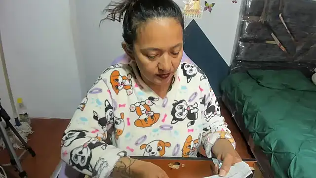 Snapshot of daleska_ayala_1 chatting on 9, 9, 2025 daleska ayala 1 online show from 9, 9, 2025