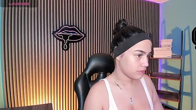 Snapshot of emily_roberts1 chatting on 21, 3, 2025 emily roberts1 online show from 21, 3, 2025