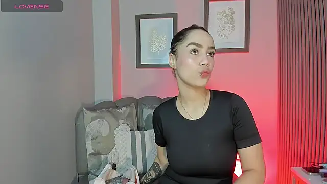 Snapshot of emily_roberts1 chatting on 30, 9, 2025 emily roberts1 online show from 30, 9, 2025