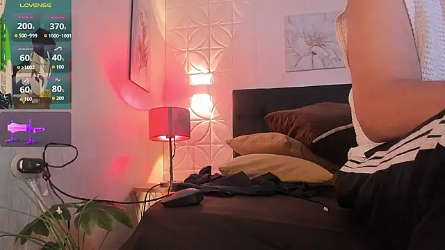 Snapshot of JUANDIAMONDS98 chatting on 31, 10, 2025 JUANDIAMONDS98 online show from 31, 10, 2025