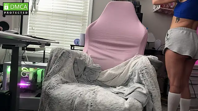 Snapshot of Cosmic_Rose chatting on 26, 10, 2025 Cosmic Rose online show from 26, 10, 2025