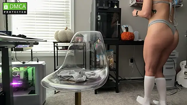 Snapshot of Cosmic_Rose chatting on 8, 11, 2025 Cosmic Rose online show from 8, 11, 2025