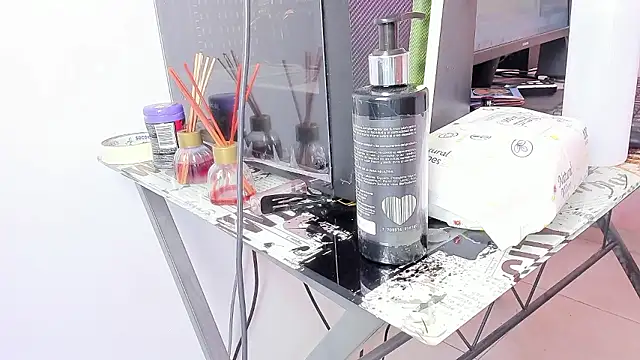 queen yully online show from 8, 12, 2024