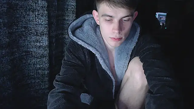 Snapshot of Student_Oliver chatting on 28, 10, 2025 Student Oliver online show from 28, 10, 2025