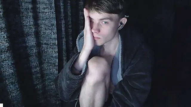 Snapshot of Student_Oliver chatting on 14, 11, 2025 Student Oliver online show from 14, 11, 2025