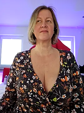 Snapshot of MarleneBloem chatting on 13, 3, 2025 MarleneBloem online show from 13, 3, 2025