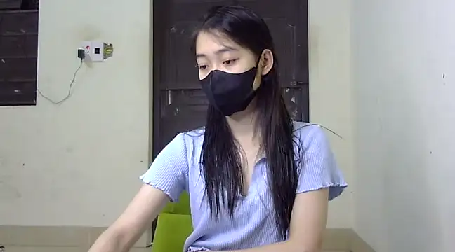 Snapshot of DA-EUN chatting on 3, 3, 2025 DA-EUN online show from 3, 3, 2025