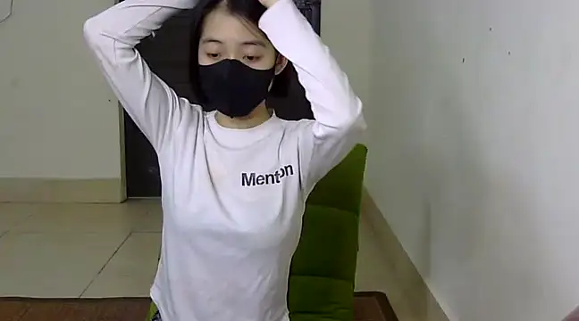 Snapshot of DA-EUN chatting on 5, 3, 2025 DA-EUN online show from 5, 3, 2025