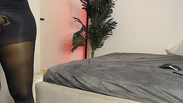 CurvyGlass online show from 12, 11, 2025