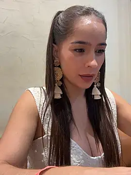 Snapshot of Mau_White chatting on 23, 5, 2026 Mau White online show from 23, 5, 2026