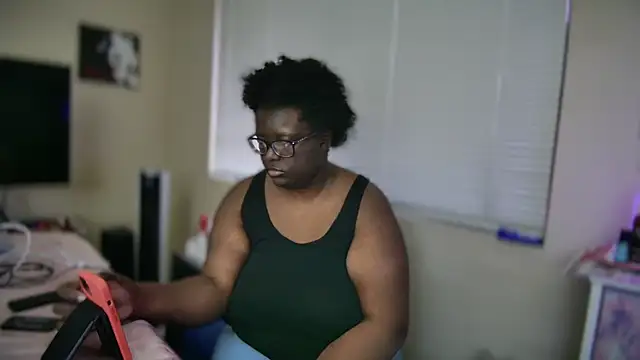 Snapshot of Yagurl__west chatting on 12, 2, 2025 Yagurl west online show from 12, 2, 2025