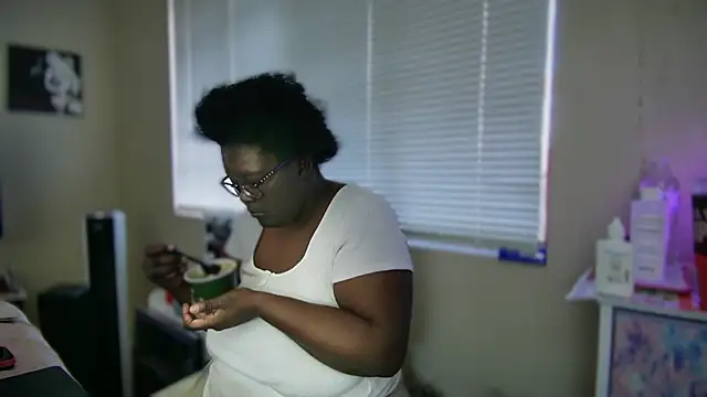 Snapshot of Yagurl__west chatting on 20, 2, 2025 Yagurl west online show from 20, 2, 2025