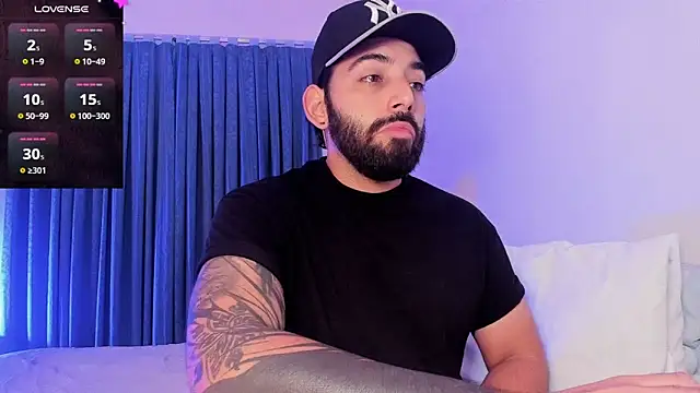 Snapshot of leo_thewolf_ chatting on 8, 11, 2025 leo thewolf online show from 8, 11, 2025