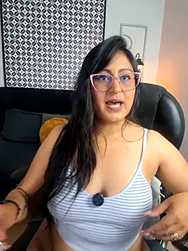 Snapshot of Amber_gold_ chatting on 9, 4, 2026 Amber gold online show from 9, 4, 2026