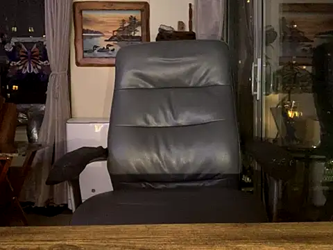 Snapshot of ThickDick_Daddy chatting on 23, 10, 2025 ThickDick Daddy online show from 23, 10, 2025