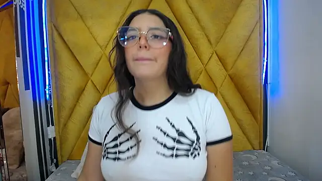 Paola Lyon  online show from 7, 2, 2025