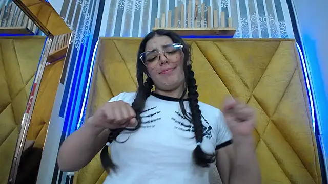 Paola Lyon  online show from 7, 2, 2025