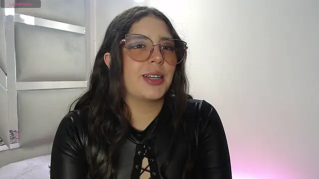 Paola Lyon  online show from 5, 3, 2025