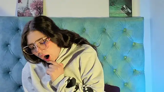 Paola Lyon  online show from 29, 9, 2025