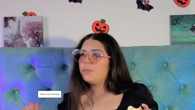 Paola Lyon  online show from 7, 11, 2025