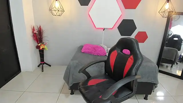 Snapshot of martinaclark chatting on 4, 2, 2025 martinaclark online show from 4, 2, 2025