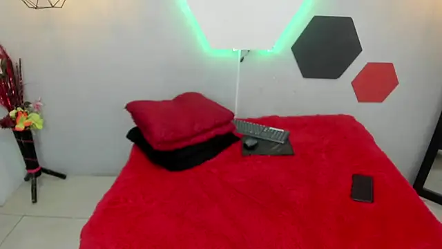 Snapshot of martinaclark chatting on 27, 2, 2025 martinaclark online show from 27, 2, 2025