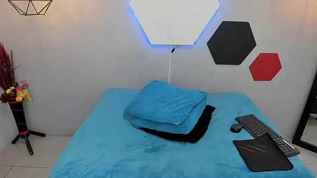 Snapshot of martinaclark chatting on 8, 3, 2025 martinaclark online show from 8, 3, 2025