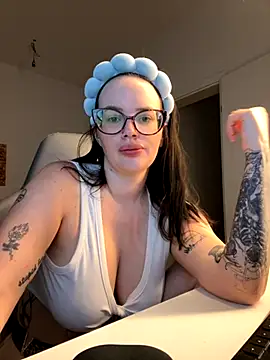 Mona-Peaches online show from 26, 9, 2025