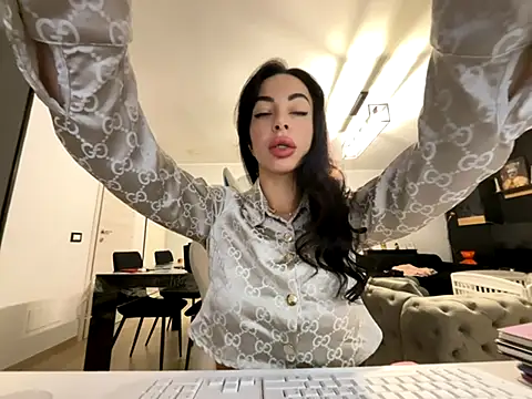 Chloe Ricci online show from 24, 11, 2025