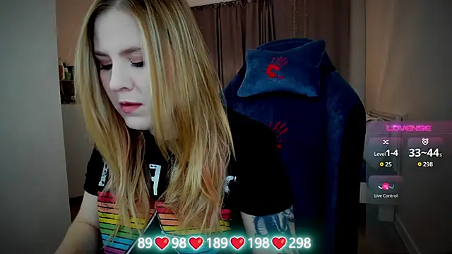 Snapshot of Olivia_Munk chatting on 22, 10, 2025 Olivia Munk online show from 22, 10, 2025