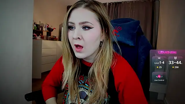 Snapshot of Olivia_Munk chatting on 23, 10, 2025 Olivia Munk online show from 23, 10, 2025