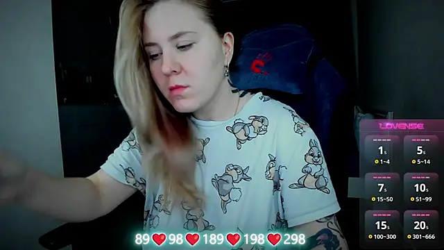 Snapshot of Olivia_Munk chatting on 26, 10, 2025 Olivia Munk online show from 26, 10, 2025