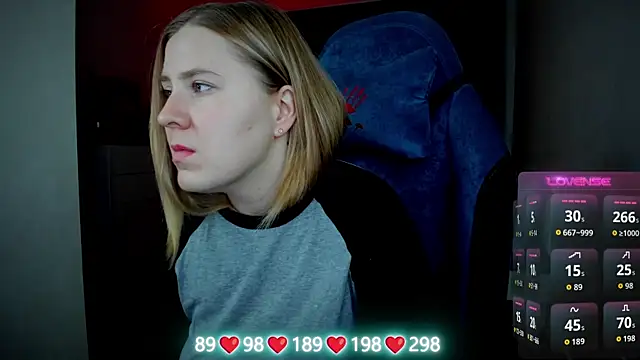 Snapshot of Olivia_Munk chatting on 1, 11, 2025 Olivia Munk online show from 1, 11, 2025