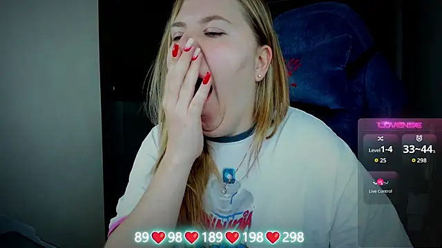 Snapshot of Olivia_Munk chatting on 2, 11, 2025 Olivia Munk online show from 2, 11, 2025