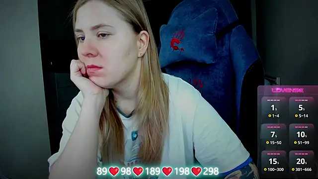 Snapshot of Olivia_Munk chatting on 5, 11, 2025 Olivia Munk online show from 5, 11, 2025