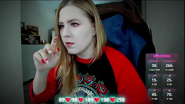 Snapshot of Olivia_Munk chatting on 8, 11, 2025 Olivia Munk online show from 8, 11, 2025