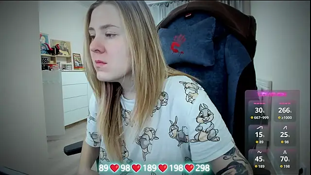 Snapshot of Olivia_Munk chatting on 18, 11, 2025 Olivia Munk online show from 18, 11, 2025