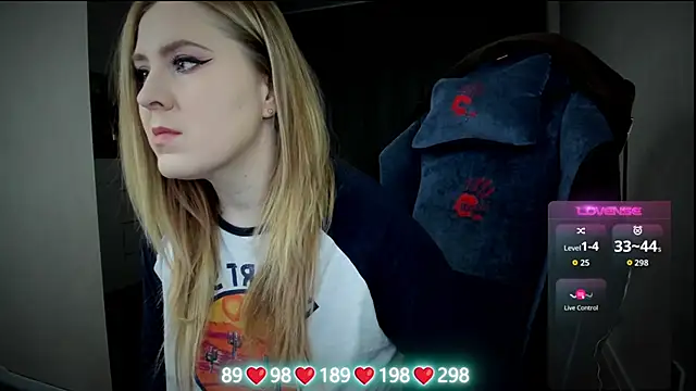 Snapshot of Olivia_Munk chatting on 19, 11, 2025 Olivia Munk online show from 19, 11, 2025