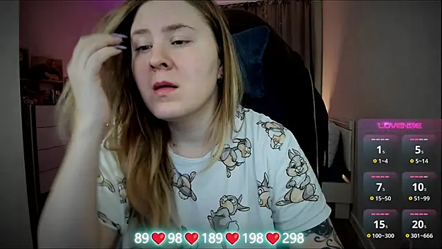 Snapshot of Olivia_Munk chatting on 17, 12, 2025 Olivia Munk online show from 17, 12, 2025