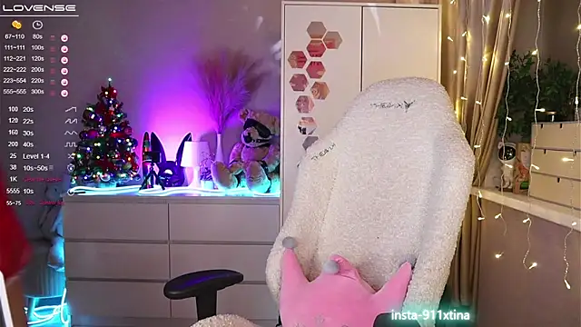 Break-me-Shake-me online show from 28, 12, 2024