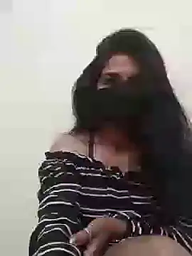 Snapshot of Shuttii_25 chatting on 24, 2, 2025 Shuttii 25 online show from 24, 2, 2025