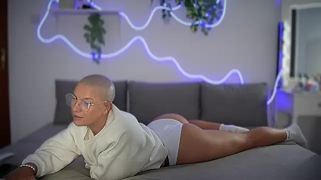 PaulinaSchubert1 online show from 2, 12, 2024