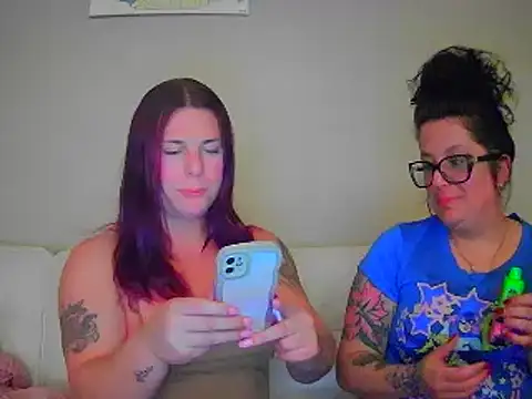 Snapshot of KevieWantsABoobJob chatting on 7, 11, 2025 KevieWantsABoobJob online show from 7, 11, 2025