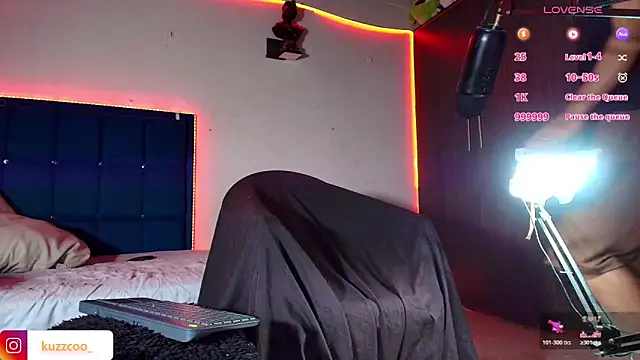 Snapshot of kuzzcoo chatting on 24, 10, 2025 kuzzcoo online show from 24, 10, 2025