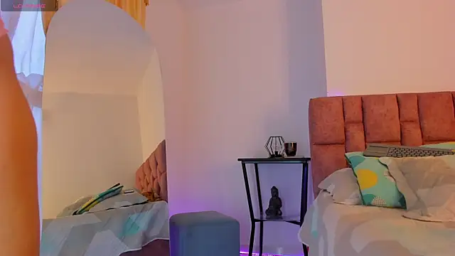 Snapshot of SunnyLeonz chatting on 8, 11, 2025 SunnyLeonz online show from 8, 11, 2025