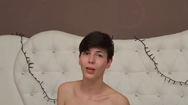 KylieLipa online show from 12, 12, 2024